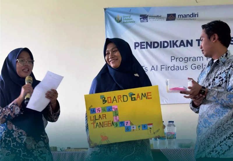 Pelatihan Media Pembelajaran MTs Al Firdaus & MI Nurul Falah Ps. Kemis Tangerang
