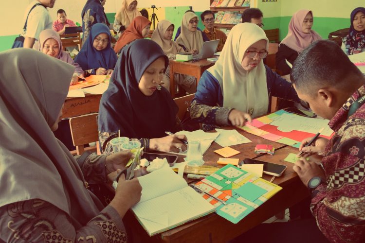 Pelatihan Media Pembelajaran untuk Guru KKMI Kec. Parung Bogor